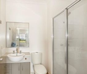 Modern Apartment - Photo 5