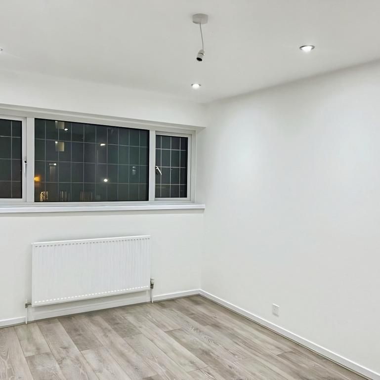 3 bedroom end of terrace house to rent - Photo 1