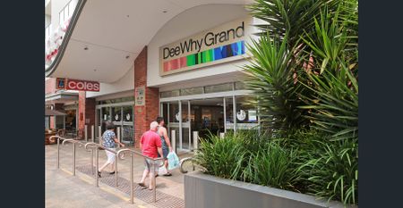 Modern apartment a level stroll to the beach - Photo 4