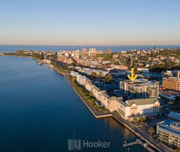 EXECUTIVE HARBOURSIDE LIVING WITH ENORMOUS ENTERTAINING DECK - Photo 6