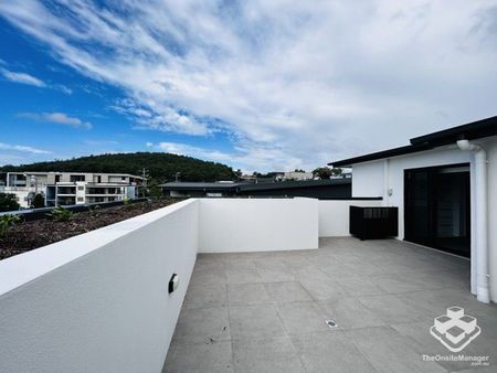 Spacious & Unique 2-Bedroom Home + Large Office/Studio â Ideal for Home Business Use - Photo 4