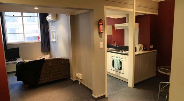 2 bedroom fully furnished apartment - Vogel St - Photo 1