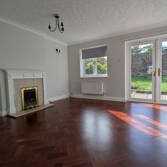 4 bedroom detached house to rent - Photo 1