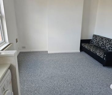 1 Bed Flat, Ley Street, IG1 - Photo 4