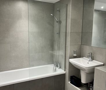 2 Bed Flat, Hawthorne Crescent, SE10 - Photo 6