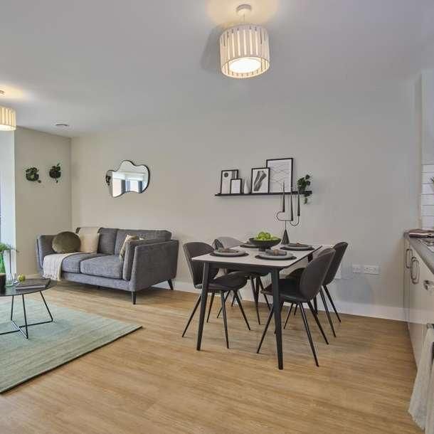 Newbury, Berkshire, RG14 - Photo 1