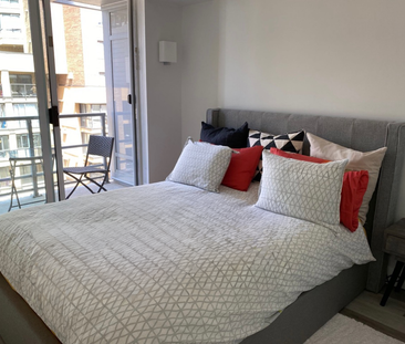 Thoughtfully Designed Yaletown 2 Bedroom With Flexible Solarium Space - Photo 3