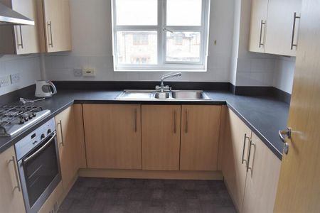 2 bedroom maisonette to rent - Photo 4