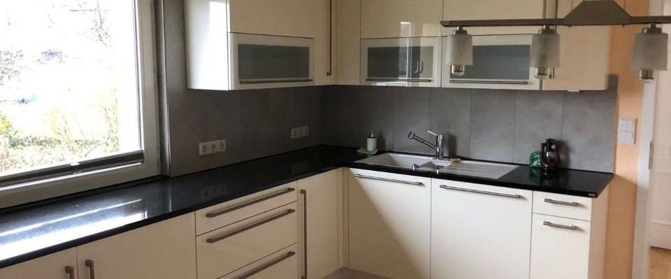 Wunderschöne 5 Zimmer Wohnung mit Garten, Terasse und Kamin - Foto 1