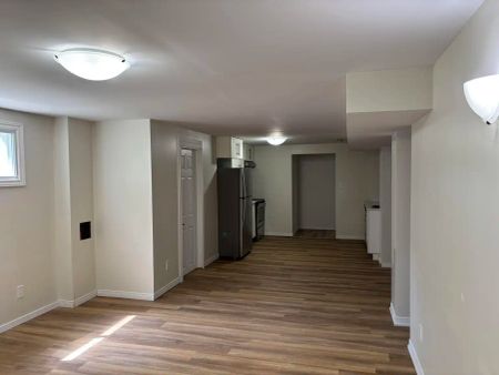 40 Barron Street, Lower Unit, Welland — Lower Unit - Photo 2