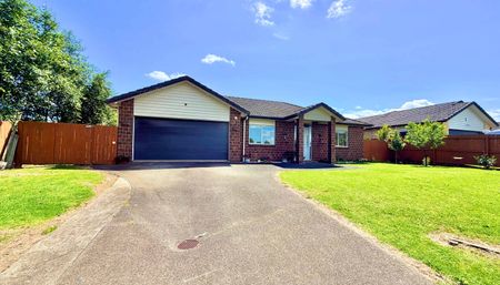 5 Bedroom - 3 Bathroom House for RENT - Photo 2