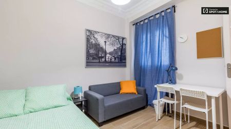 Stylish room for rent in 6-bedroom apartment in Extramurs - Foto 4