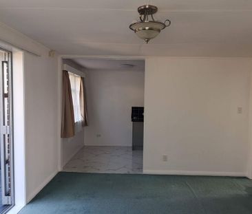 3‑Bedroom Townhouse - Private and convenient - Photo 6