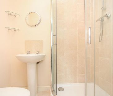 3 bedroom flat to rent - Photo 6