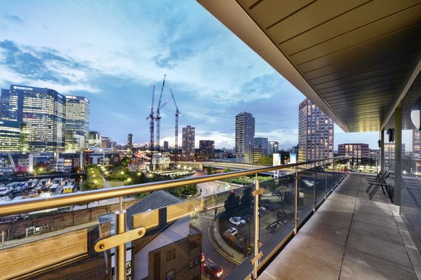 2 Bed Flat, Streamlight Tower, E14 - Photo 1