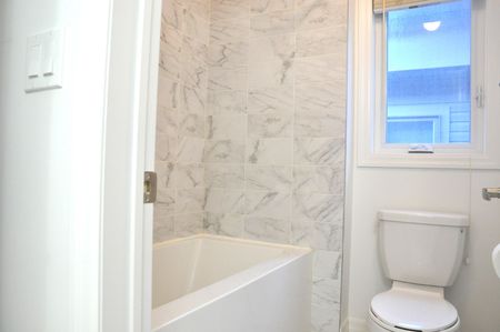 For Lease - 156 Frank Kelly Drive, East Gwillimbury, Ontario - Photo 2