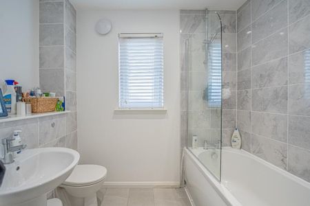 4 Bed Semi-Detached House, Broomfield Gate, G21 - Photo 2