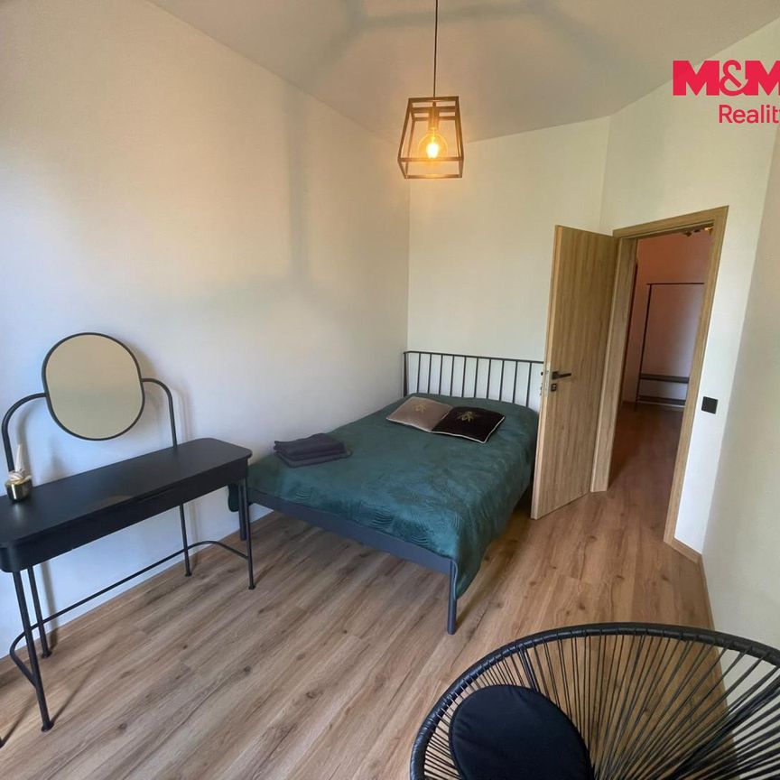 Pronájem bytu 1+kk a garsoniéry 25 m², Nupaky - Fotografie 1
