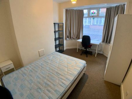 5 bedroom terraced house to rent - Photo 4