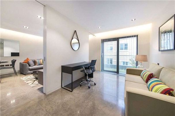 This is a beautiful 6th floor apartment in the heart of St James's - Photo 1