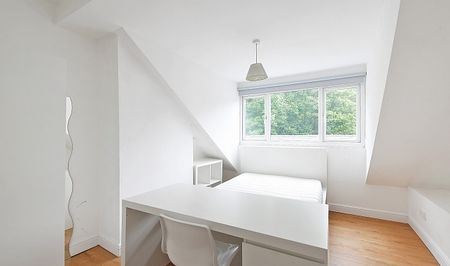 Spacious 4-Bedroom Student House with Two Bathrooms and Garden - Photo 3