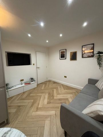 Studio Flat, Grafton Road, NW5 - Photo 5