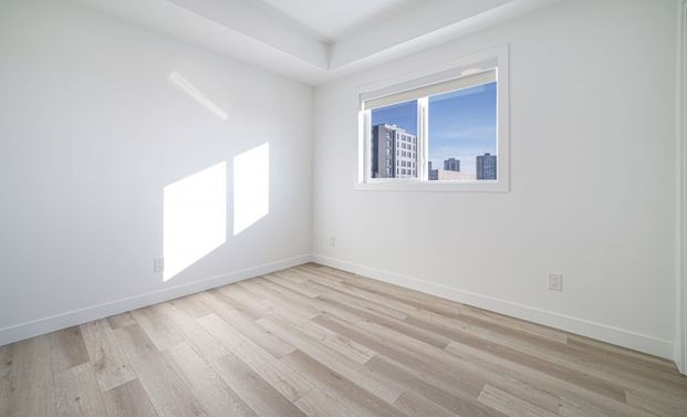 Jersey: Black Accents – 196 Colony, Winnipeg, MB - Photo 1