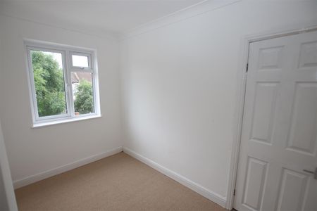 2 bedroom Terraced House to let - Photo 3