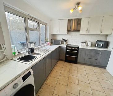 Shawbridge, Harlow - Photo 4