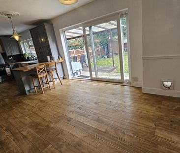 4 bedroom semi-detached house to rent - Photo 6