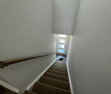 Three bedroom townhouse for rent in Cambridge Ontario - Photo 2