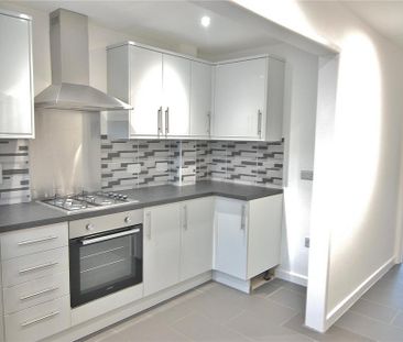 2 bedroom semi-detached house to rent - Photo 6