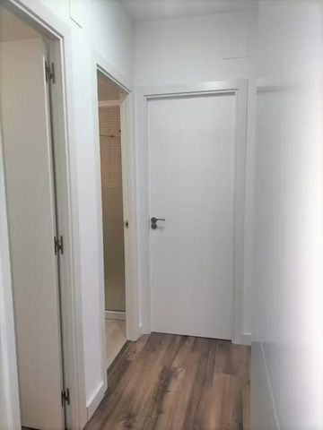 Plaça dHondures, Valencia, Valencian Community 46022 - Photo 5