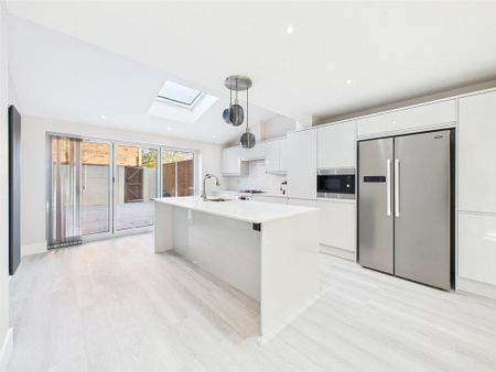 3 bedroom terraced house to rent - Photo 5