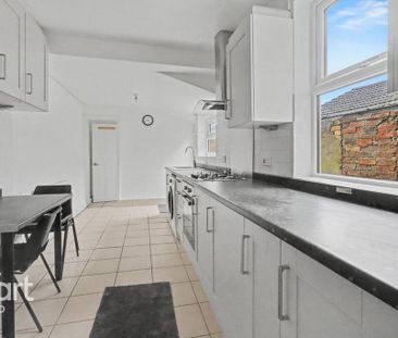 3 bedroom terraced house to rent - Photo 5