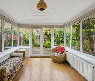 4 bedroom townhouse to rent in Mercator Place, nr Canary Wharf E14 - Photo 1