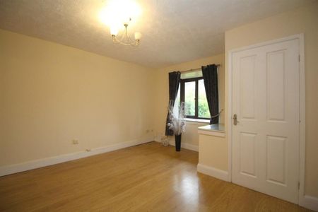 3 bedroom semi-detached house to rent - Photo 3