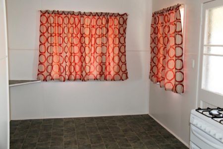 Close to beach - shops and school - Photo 3