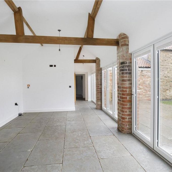 4 bedroom detached house to rent - Photo 1