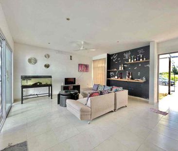 Casa de 3 recámaras, con alberca y cancha de básquet, en privada, s... - Photo 2