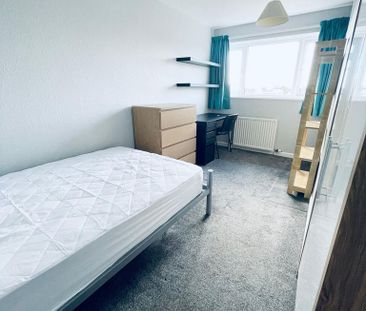 6 bedroom house to rent - Photo 3