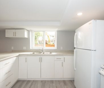 170 Southworth St N, Welland - 2 Bedroom Lower Unit - Photo 1