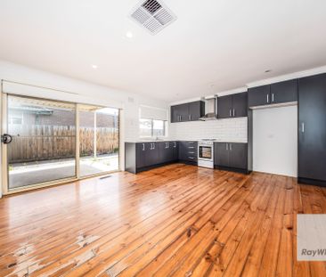 Magnificent Family Living at 22 Magnus St, St Albans - Photo 2