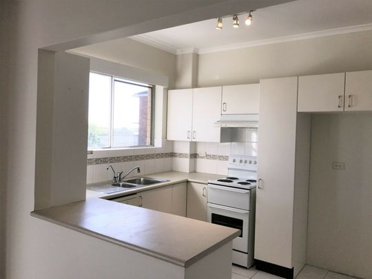 Sunny 2 bed Beachside Apartment - Photo 1