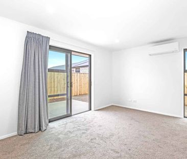 Stunning Three Bedroom - Photo 4