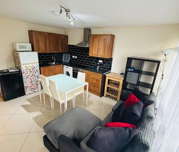 Room in a Shared Flat, London, SW8 - Photo 1