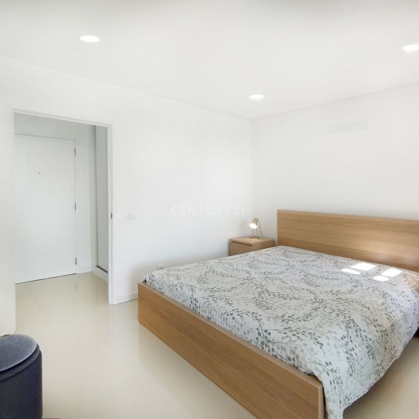 Arrendamento ao ano, Apartamento T1 com vista Mar, Disponível a partir de Abril - Photo 1