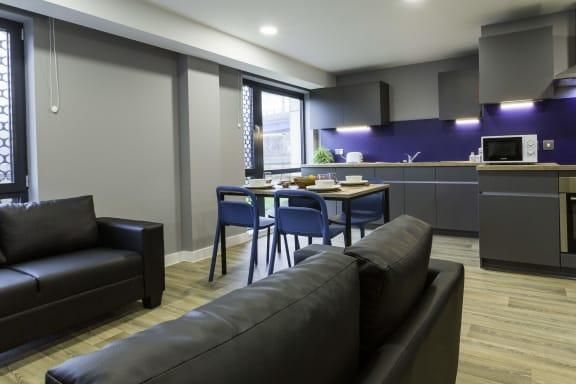 1 bedroom in a flat share to rent - Photo 1