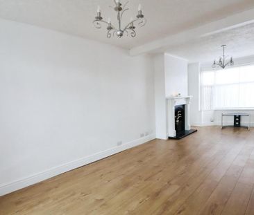 3 bedroom end of terrace house to rent - Photo 1