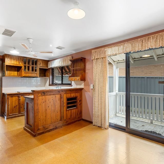 Charming Family Home for Lease in Kooringal - Photo 1